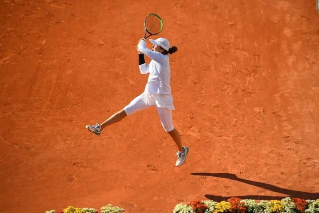 球场中场的 球场中场的