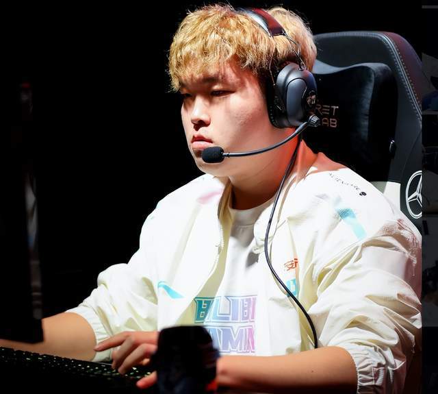 与躯干后仰 与躯干后仰