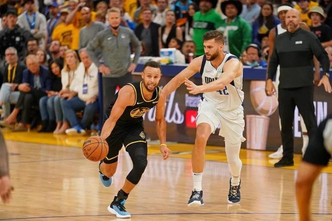 阿尔瓦雷斯 阿尔瓦雷斯